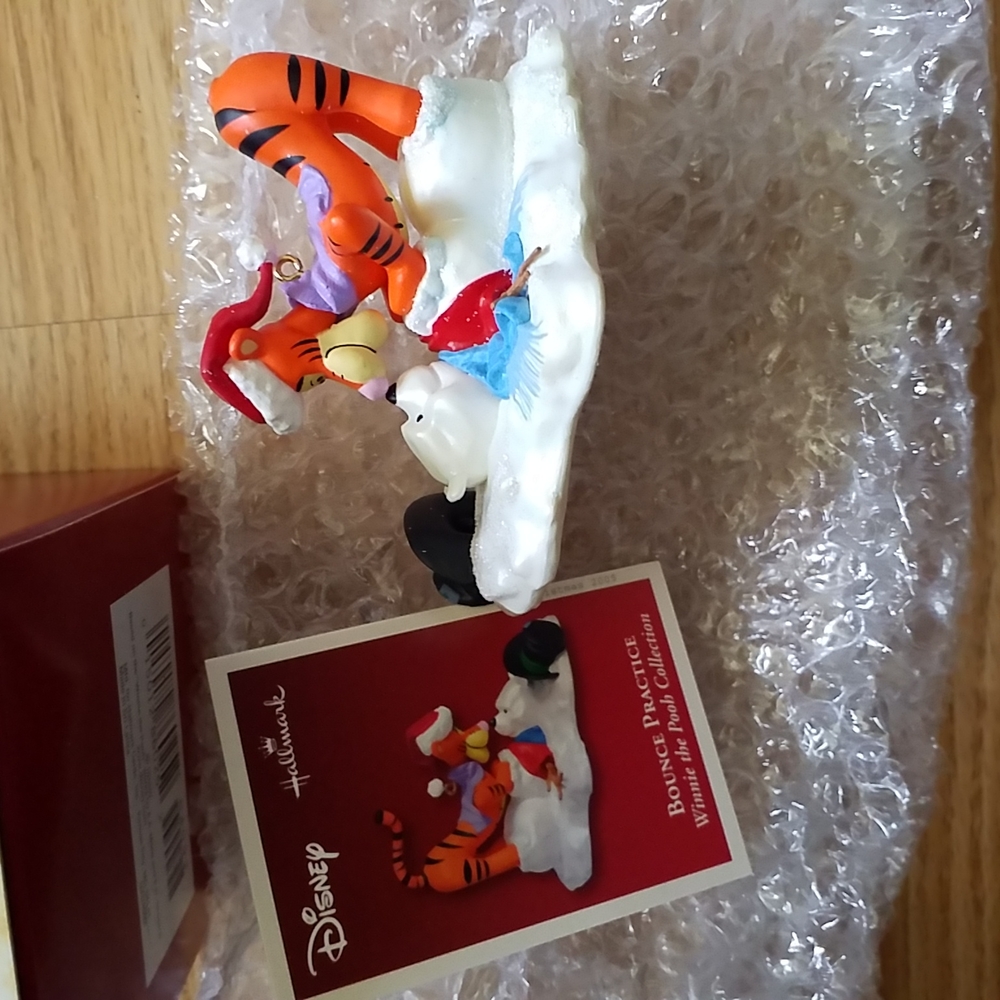 Hallmark Keepsake Disney "Winnie the Pooh & Tigger" Ornament. NEW! Cute, Snow.